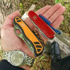 Задняя накладка для ножей VICTORINOX HUNTER XS и HUNTER XT 111 мм, нейлоновая, оранжево-чёрная